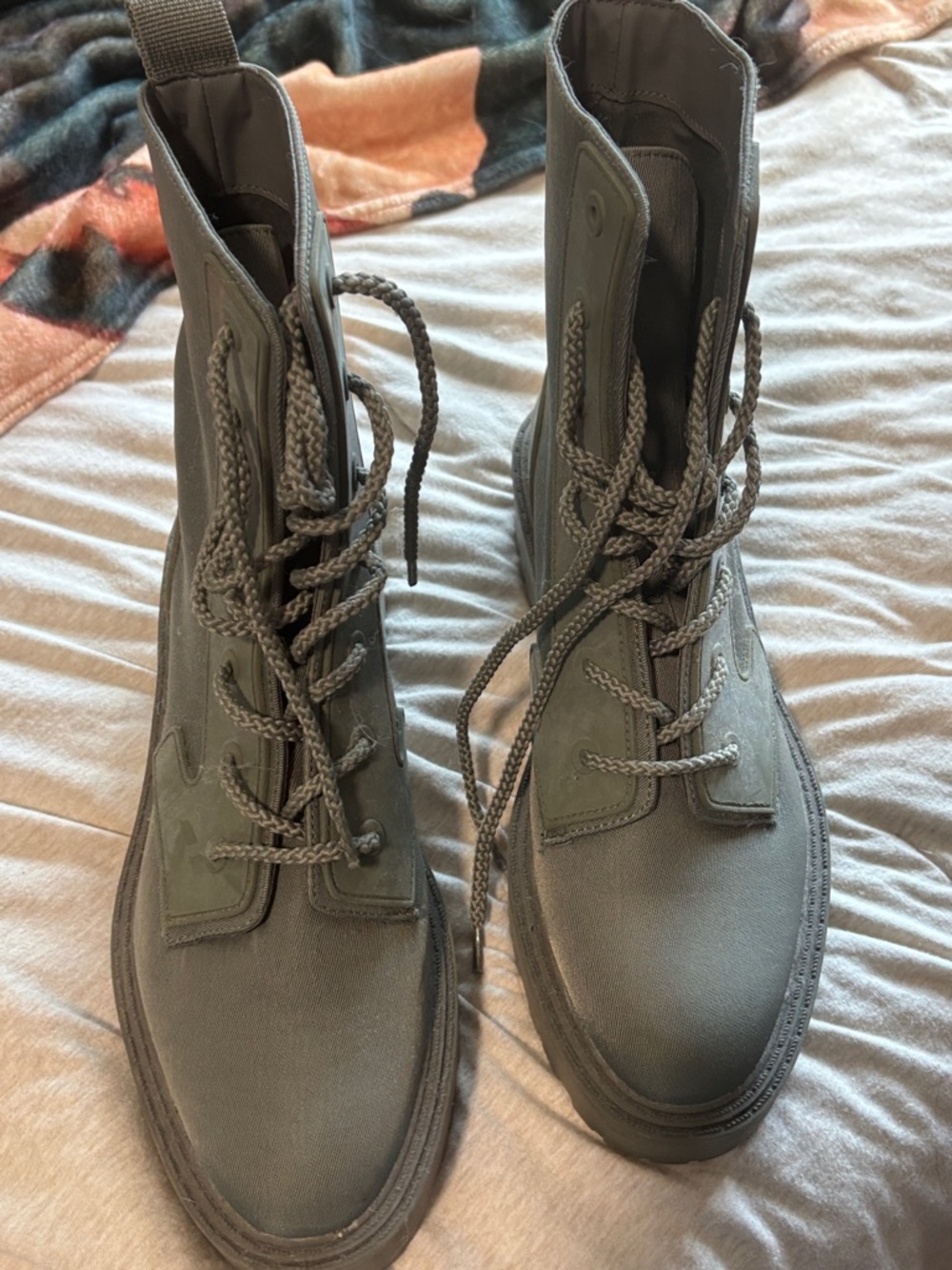 Zara Women’s Lace-Up Boots in Olive Gray